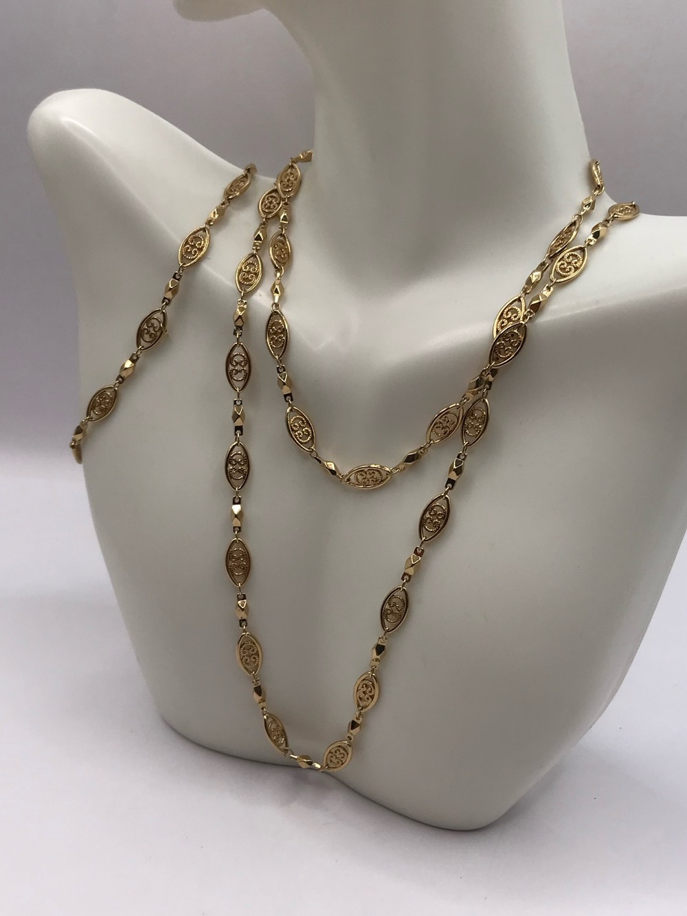 Long Gold-Tone Link Necklace & Bracelet Set with Oval Motifs - Picture 3 of 7